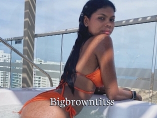 Bigbrowntitss